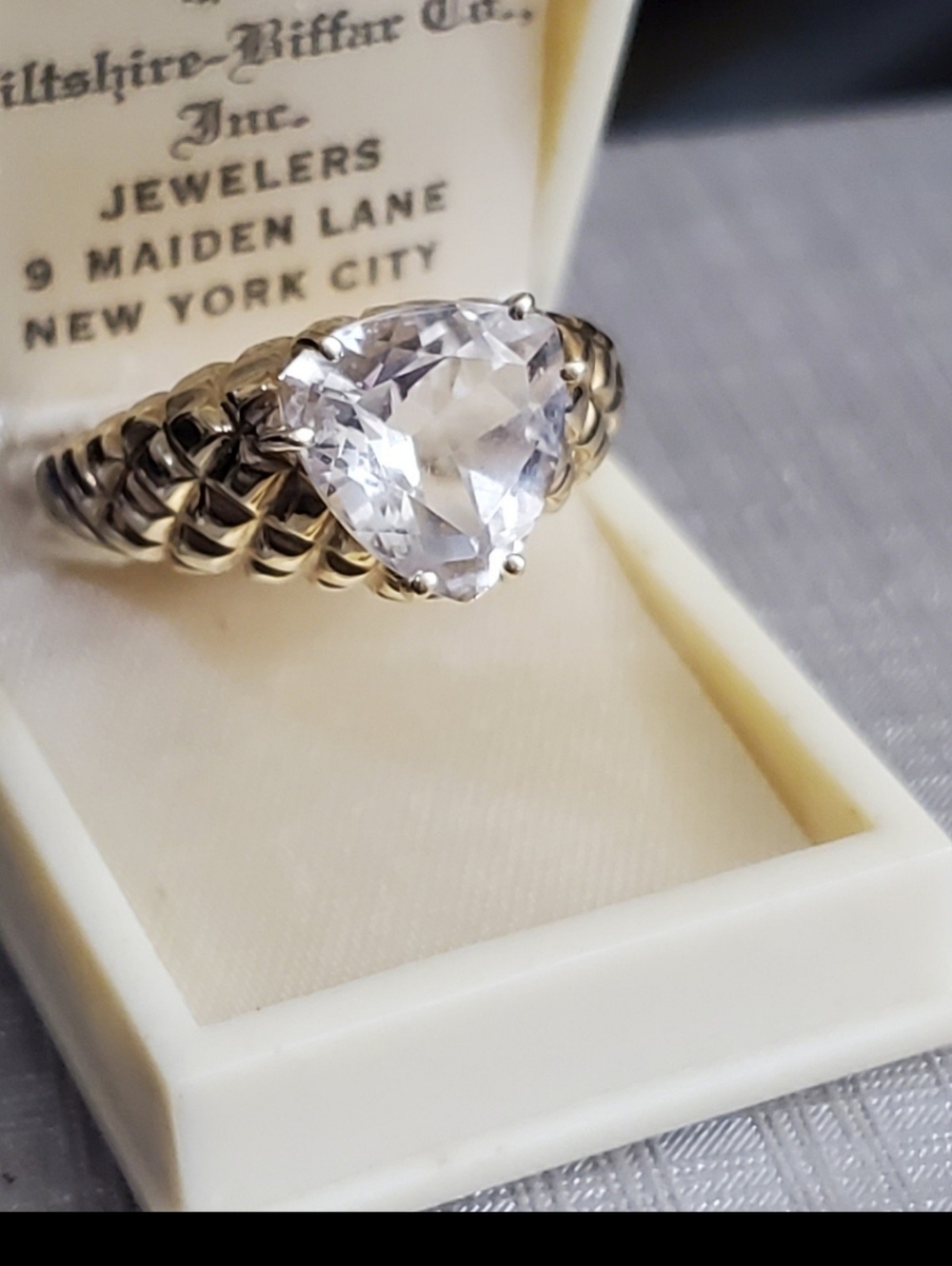 10k trillion quartz ring size 9. Can be resized by a jeweler. Stamped 10k genuin - Picture 2 of 11